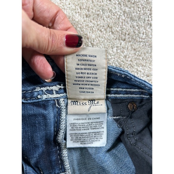 Miss Me Womens Size 28 Cuffed‎ Capri Jw5755P3 Thick Stitch Embellished - Picture 11 of 16